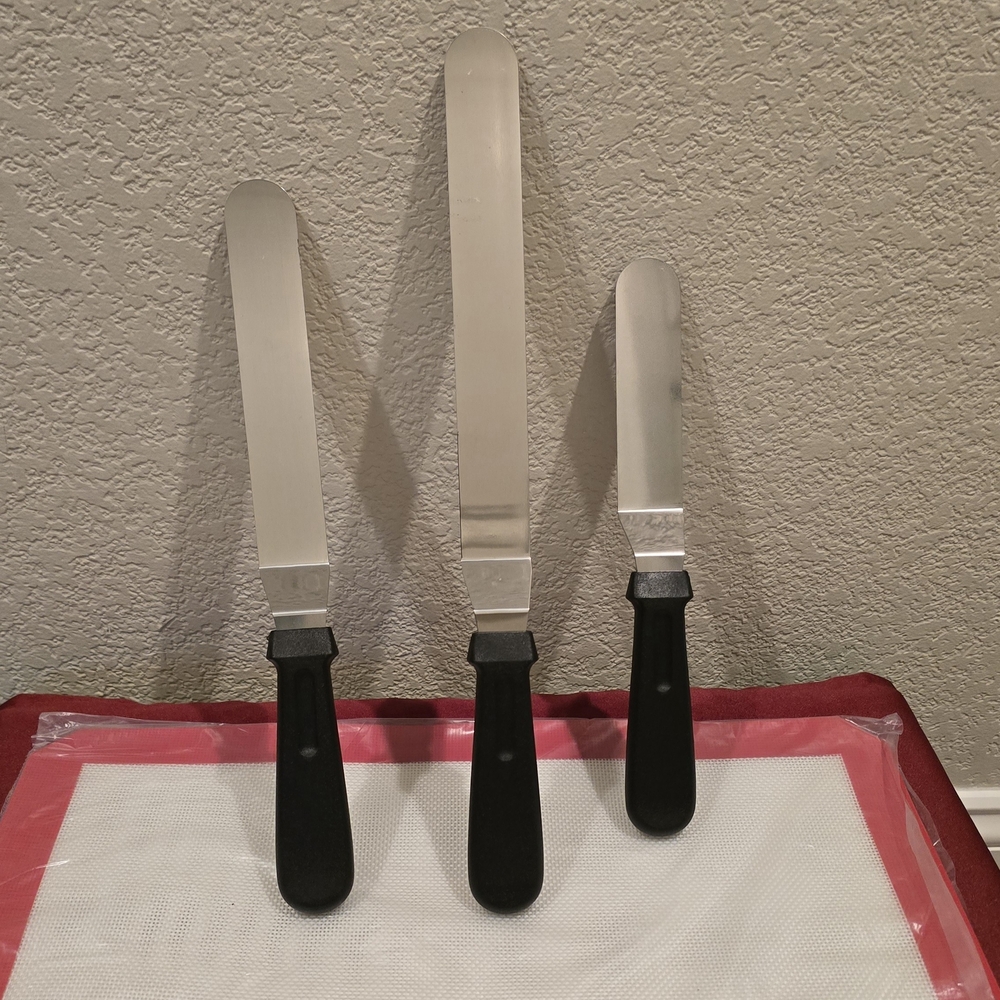Black Handled Stainless Steel Spatula And Baking Mats Set